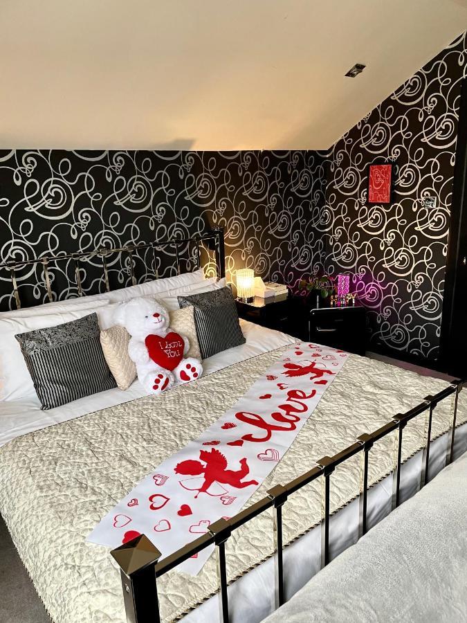 Finn Village - Loch Lomond Villa B&B - Black Room With Jacuzzi-Style Bath Glasgow Exteriér fotografie