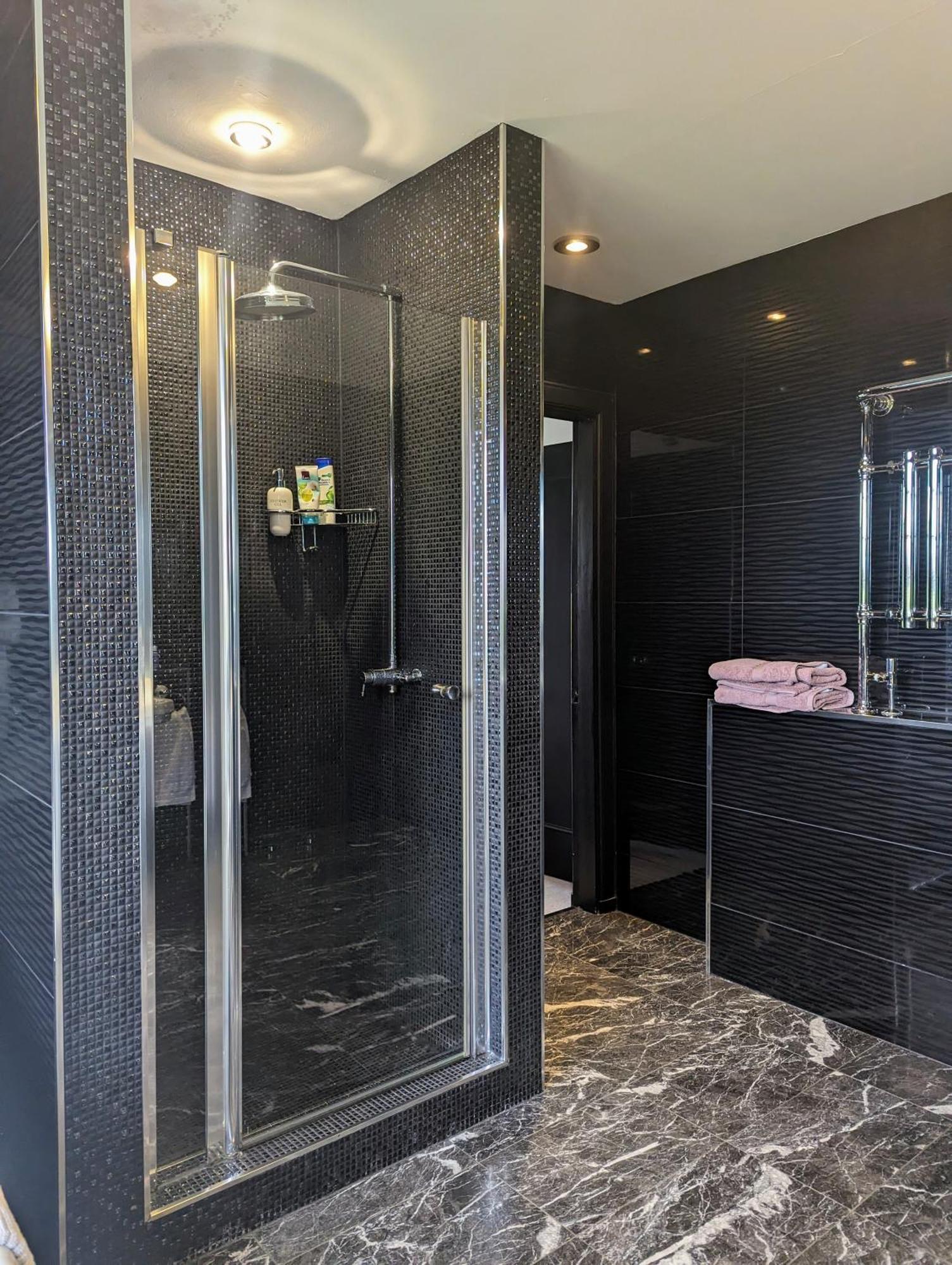 Finn Village - Loch Lomond Villa B&B - Black Room With Jacuzzi-Style Bath Glasgow Exteriér fotografie