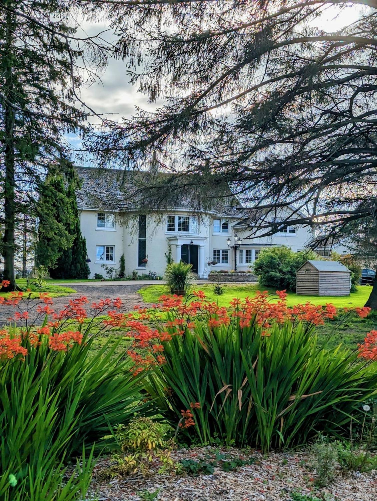 Finn Village - Loch Lomond Villa B&B - Black Room With Jacuzzi-Style Bath Glasgow Exteriér fotografie